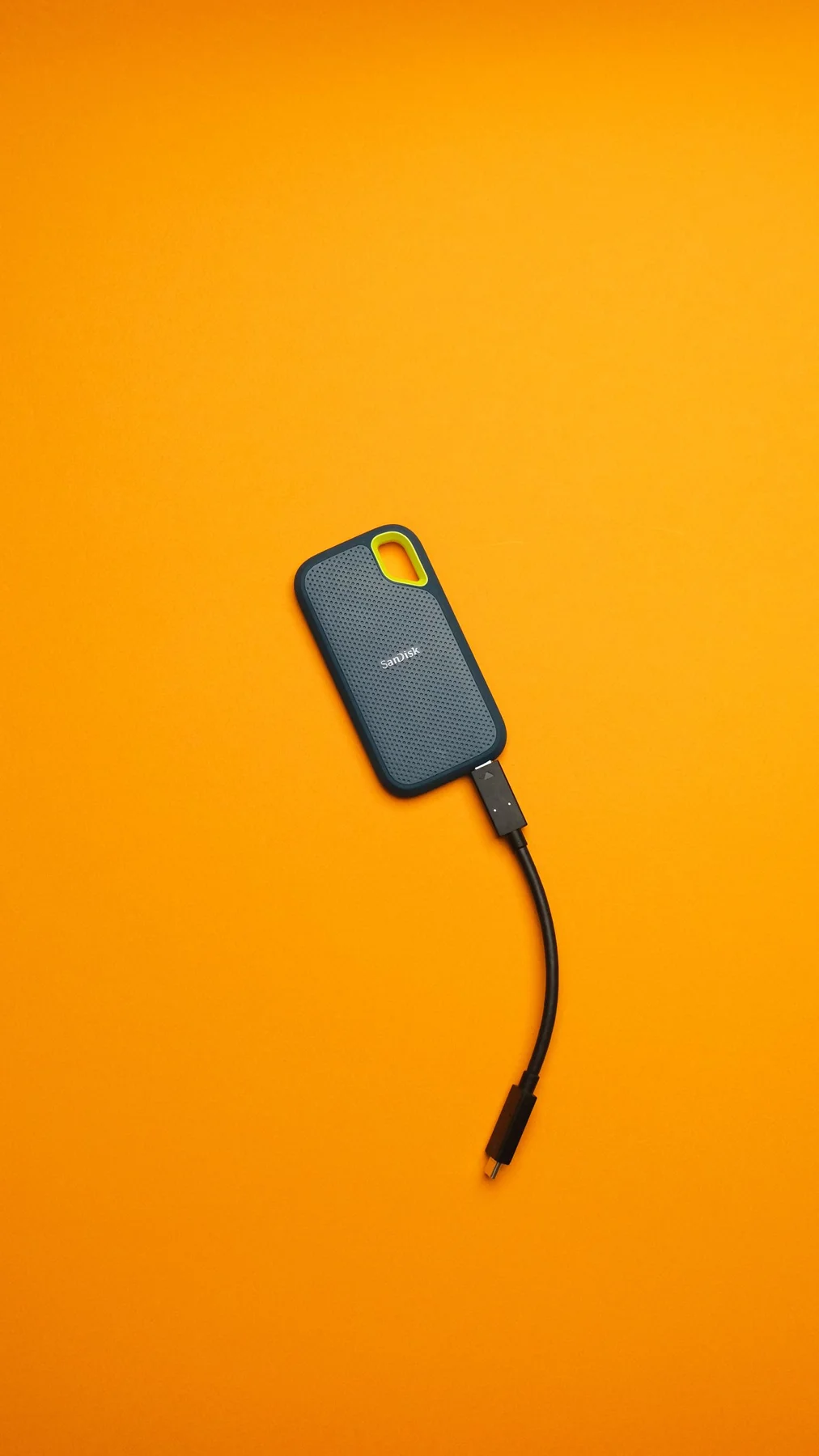 Tragbare SSD mit USB-Kabel
