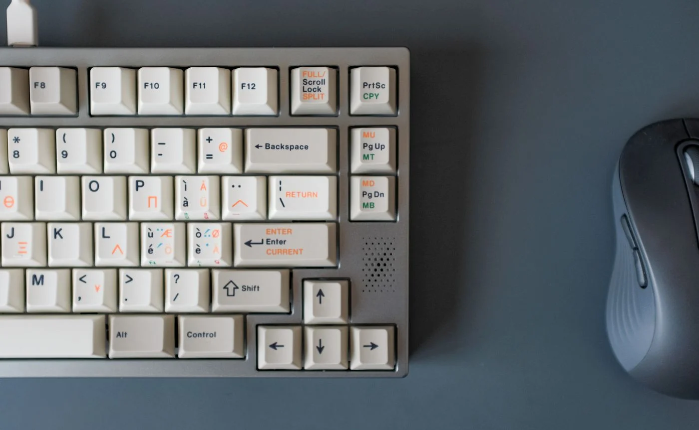 Tastatur und Maus nebeneinander