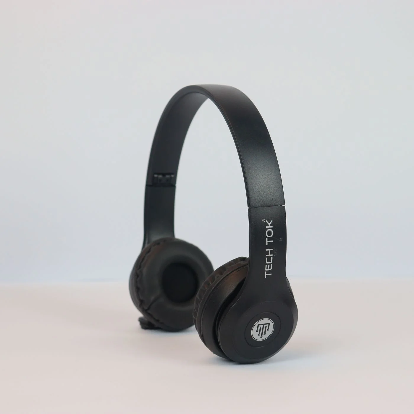 Schwarzer Bluetooth-Kopfhörer